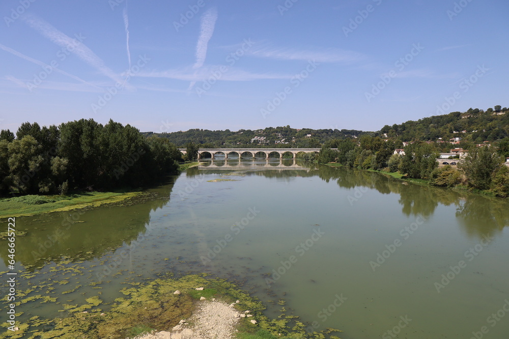 Le fleuve la Garonne, ville de Agen, département du Lot et Garonne, France