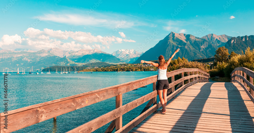Obraz premium tourist woman of the alpine lake in Switzerland
