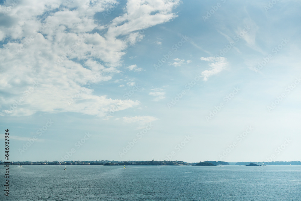 Obraz premium Vue de Saint-Malo depuis le Fort de la Conchée