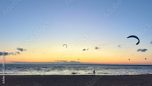 kite surfing at beautiful sunset. Beach, sea landscape  © Евгений Шемякин