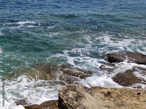Fototapeta Naklejka Na Ścianę i Meble -  small sea waves splashing the rocks 