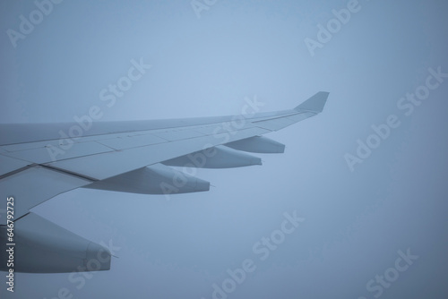 飛行機から来た雲の中
