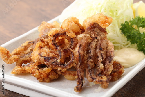 揚げたてのイカゲソ揚げ