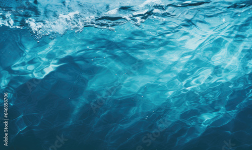 Glistening water surface. © Lidok_L