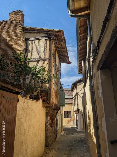 Rue de village historique du sud de la France 