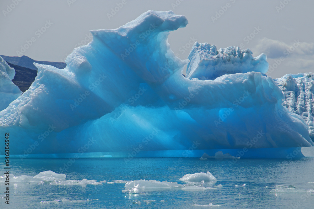 Eisberg mit schönem Blaueis
