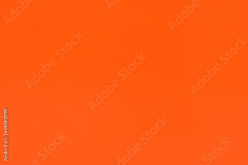 Bauschild in orange Farbe als Hintergrund mit Textfreifraum	

