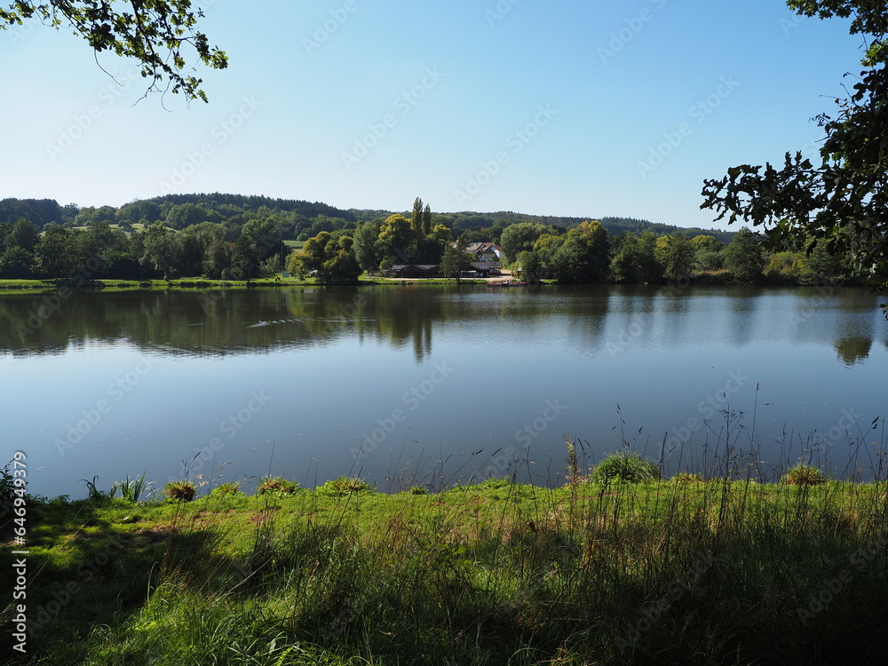 Noswendeler See am Premioumwanderweg Traumschleife Himmels Gääs Paad