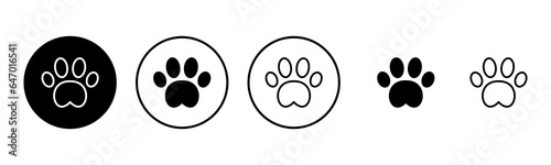 Paw icon set illustration. paw print sign and symbol. dog or cat paw