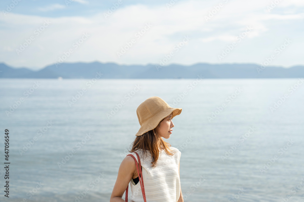 島を旅する女性 島を旅する女性