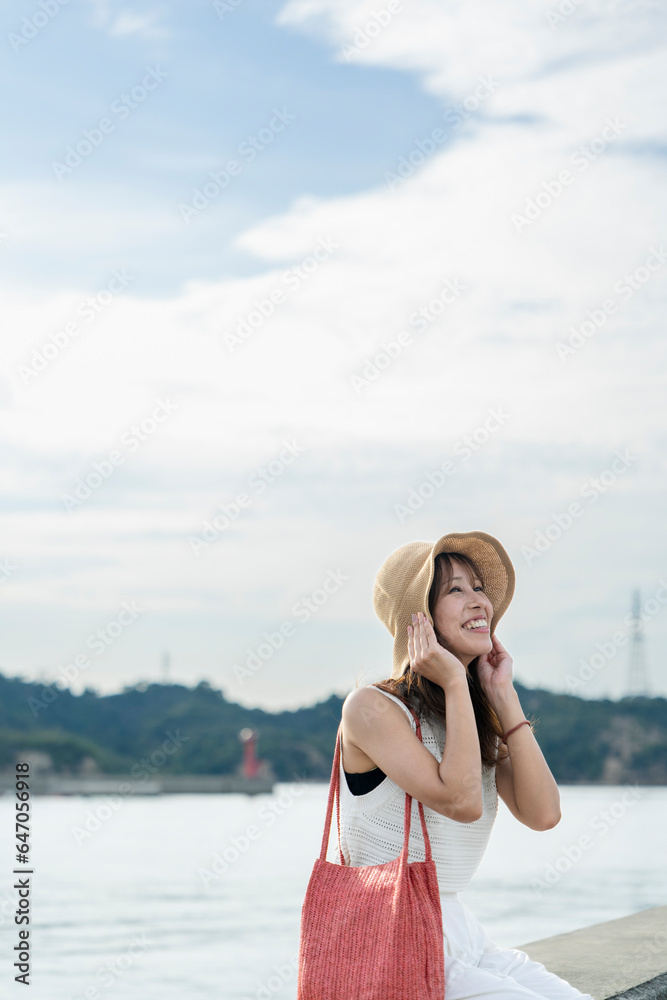 島を旅する女性 島を旅する女性
