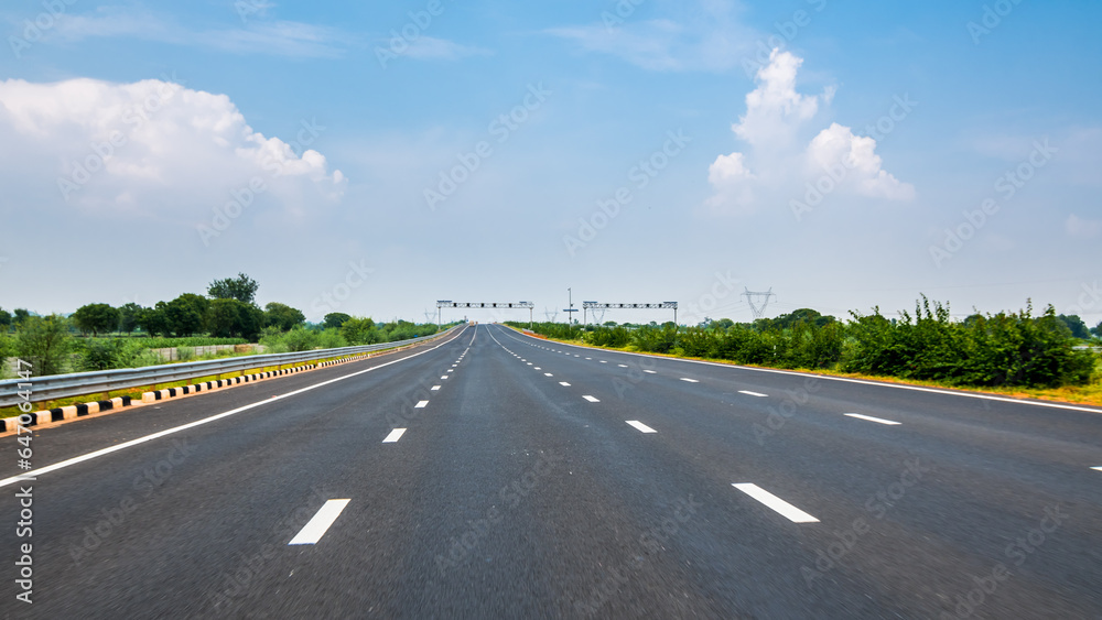 Delhi Vadodara Mumbai Expressway is a 1350 km long, 8-lane wide access-controlled expressway connecting New Delhi to Mumbai. Delhi Mumbai Expressway. Delhi Vadodara Mumbai Expressway is a 1350 km long, 8-lane wide access-controlled expressway connecting New Delhi to Mumbai. Delhi Mumbai Expressway.