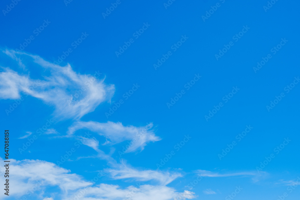 【写真素材】 青空　空　雲　真夏の空　背景　背景素材　8月　コピースペース	