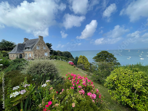 Maison bretonne typique en bord de mer