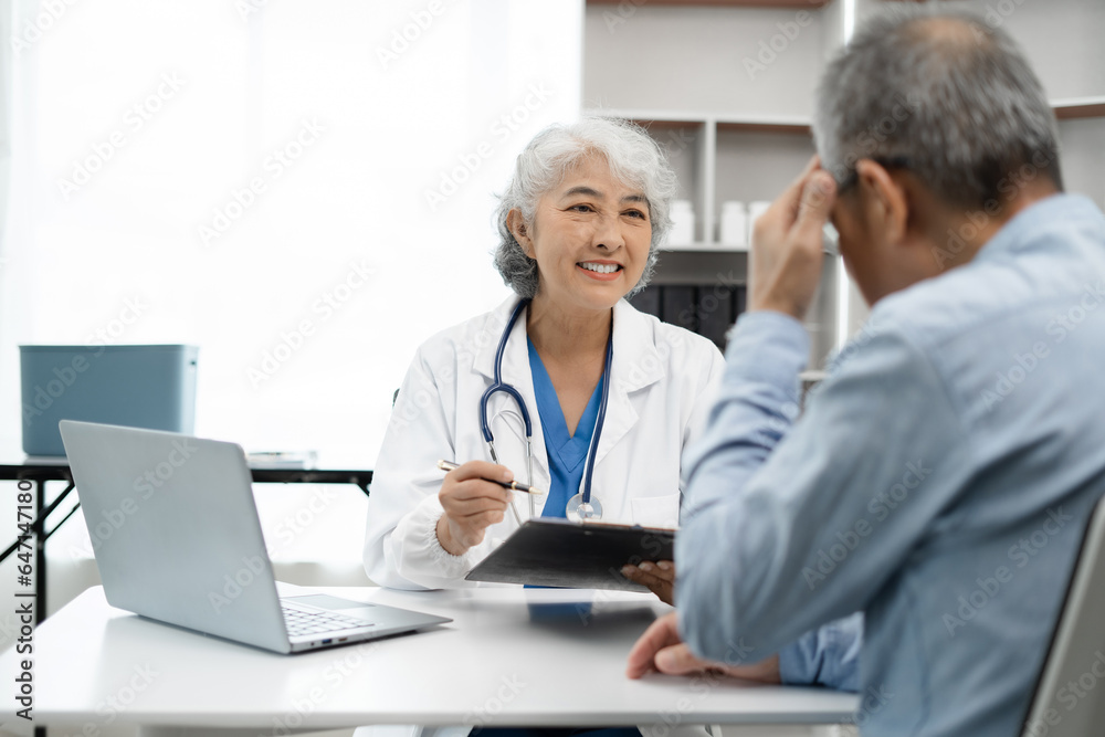Stressed senior old patient are treated by a psychologist or psychiatrist in a psychiatric clinic or hospital. Patients reported symptoms of depression, stress, irritability, and life problems. Stressed senior old patient are treated by a psychologist or psychiatrist in a psychiatric clinic or hospital. Patients reported symptoms of depression, stress, irritability, and life problems.