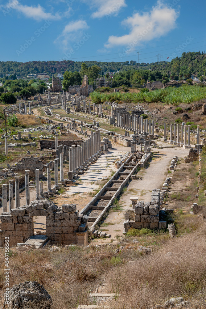Obraz premium Ancient city of Perge in Antalya, Turkey. Historical ruins in the ancient city of Pamphylia