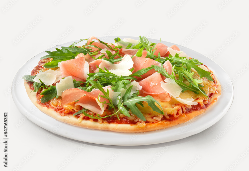 Pizza mit Raeucherschinken Rucola und Parmesanhobel auf weissem Porzellanteller, pizza, Parmesan, rucola Pizza mit Raeucherschinken Rucola und Parmesanhobel auf weissem Porzellanteller, pizza, Parmesan, rucola