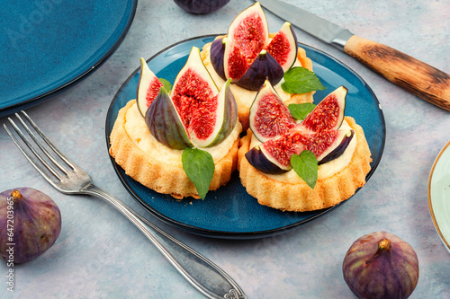 Delicious mini tartlet with figs.
