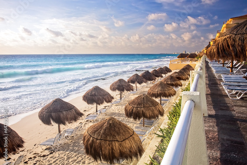 Turquoise waters and white sand beaches of Cancun, Mexico © David Davis