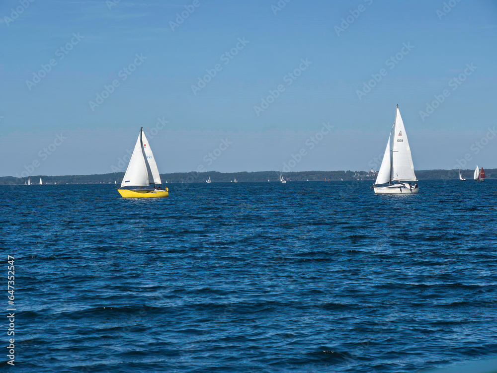 Fototapeta premium Segelschiffe auf dem Chiemsee