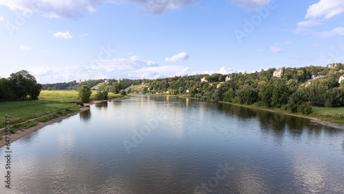 Blick von der Loschwitzer Brücke ins Elbtal