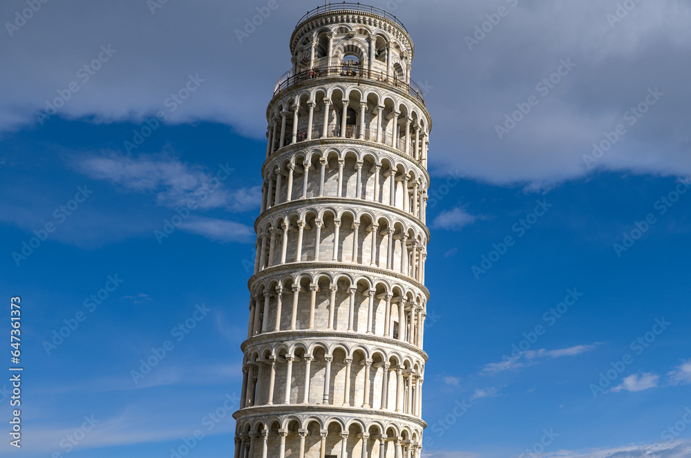 Leaning tower of Pisa at noon with sky and clouds in background
