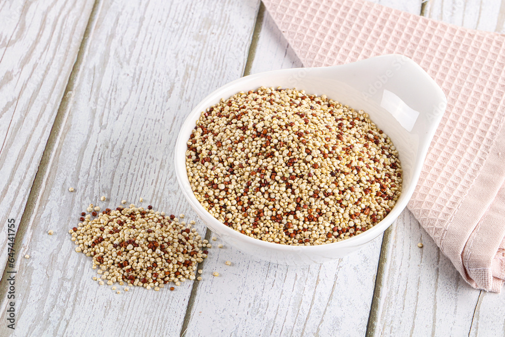 Raw dry quinoa cereal grain Raw dry quinoa cereal grain