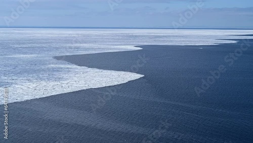 知床半島に打ち寄せた冬の使者流氷 photo