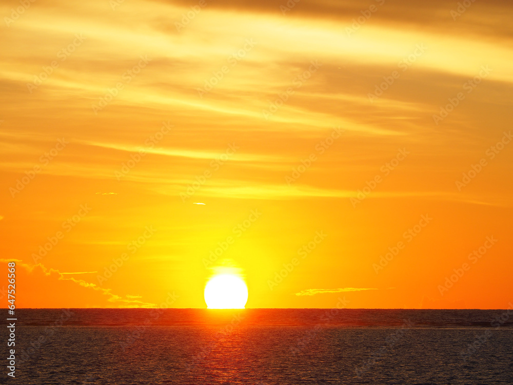 モルディブの海に夕日が沈む OLYMPUS DIGITAL CAMERA