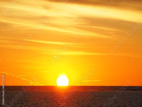 Fototapeta Naklejka Na Ścianę i Meble -  モルディブの海に夕日が沈む OLYMPUS DIGITAL CAMERA