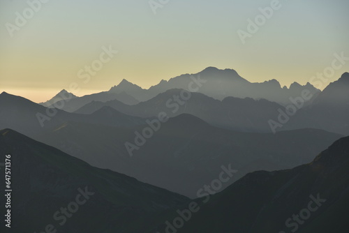 Tatry, wschód słońca, mgła, poświata, szczyty, zamglone, krajobraz, góry, niebo, panorama, poranek, 