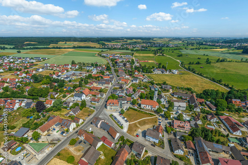 Die Gemeinde Altenmünster im Naturpark Westliche Wälder in Schwaben im Luftbild