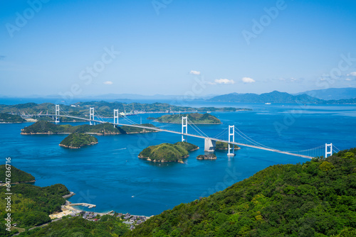亀老山（きろうさん）展望公園から見る、しまなみ海道の来島海峡大橋大橋