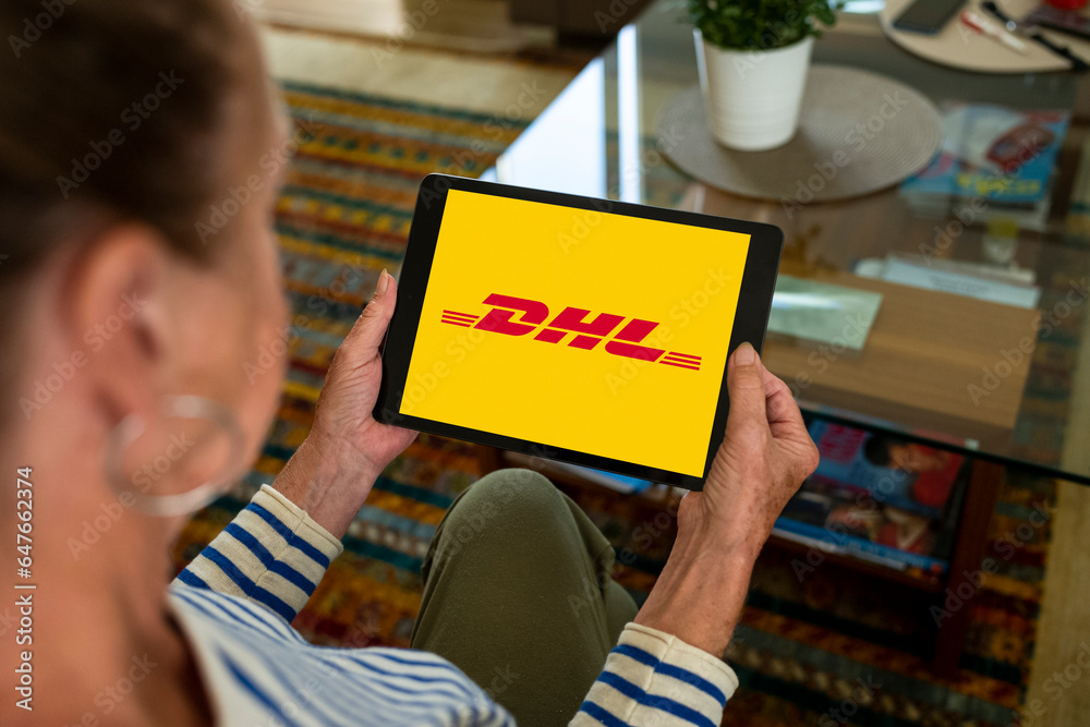 DHL Logistik Logo Tablet Display Person Hand halten Stock Photo | Adobe ...