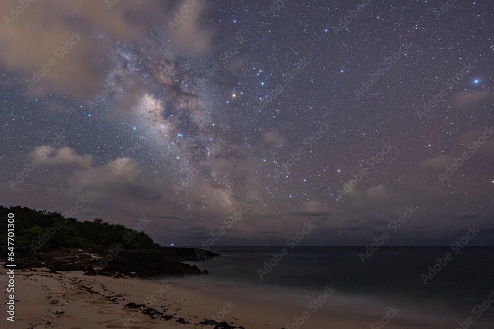 沖縄県宮古島の星空と夏の天の川