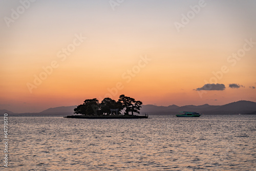 宍道湖の嫁ヶ島と夕景