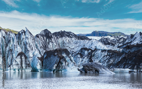 Obraz na płótnie Solheimajokull picturesque glacier in southern Iceland. The tongue of this glacier slides from the volcano Katla. Beautiful glacial lagoon with blocks of ice and surrounding mountains. w salonie