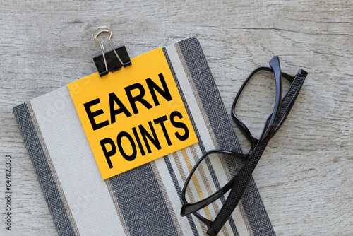 Fotografie Earn Points. yellow sticker with text attached to notebook