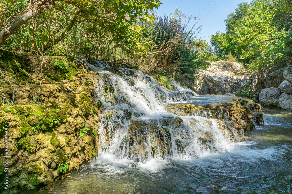 Obraz premium Scenic view of Kapuz Canyon is a testament to the power and beauty of nature. Its untouched wilderness and captivating landscapes make it an ideal destination for outdoor enthusiasts and nature lovers