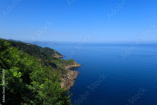 Panoramic view of the coast of San Sebastian on a sunny day © SoniaBonet