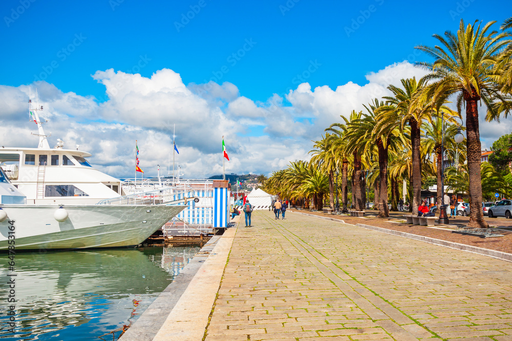 Fototapeta premium Public park promenade, La Spezia