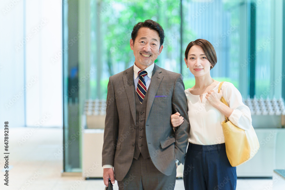 腕を組む夫婦のポートレート 腕を組む夫婦のポートレート