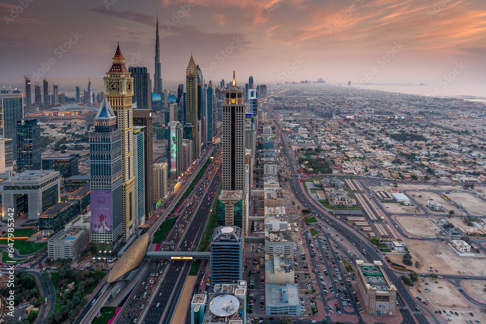 Obraz premium This view looks southbound, past the Dubai International Finance Centre and Burj Khalifa towards the Burj Al Arab and Dubai Marina.