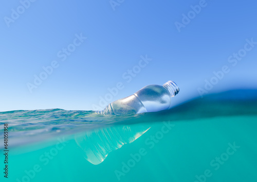 Obraz na plátně plastic bottle floating in the sea