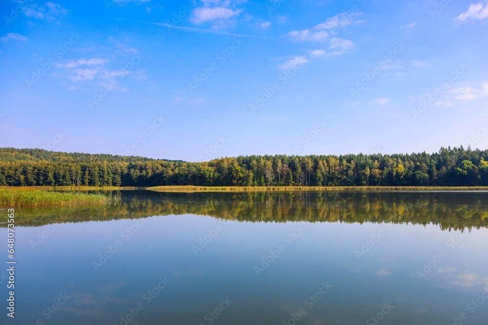 Krajobraz. Jezioro na Mazurach