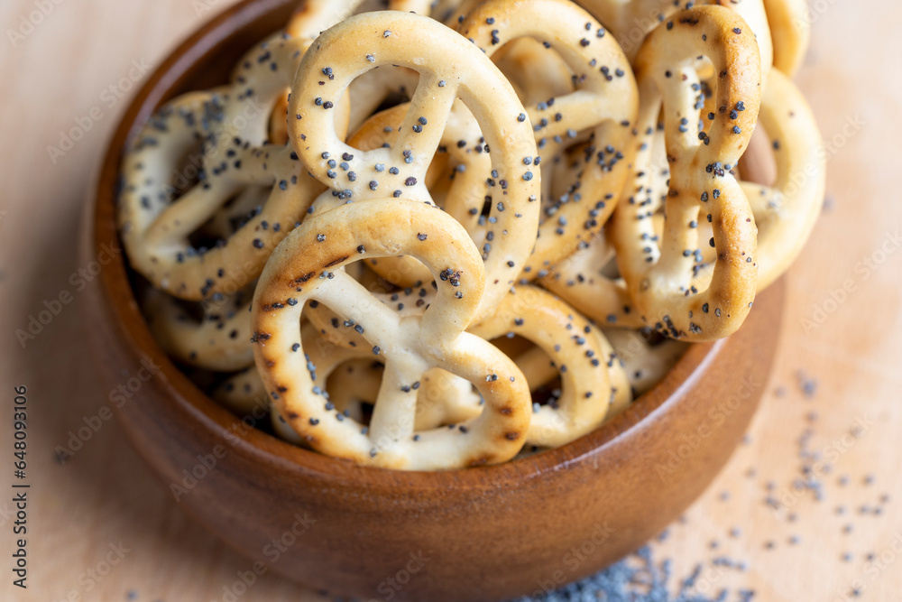 thin and crispy bagels with poppy seeds thin and crispy bagels with poppy seeds