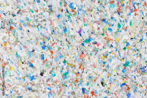 Bunte Platte aus Recycling-Plastik