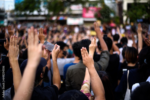 Protesters in Thailand raise 3 fingers for new constitution and monarchy reform photo