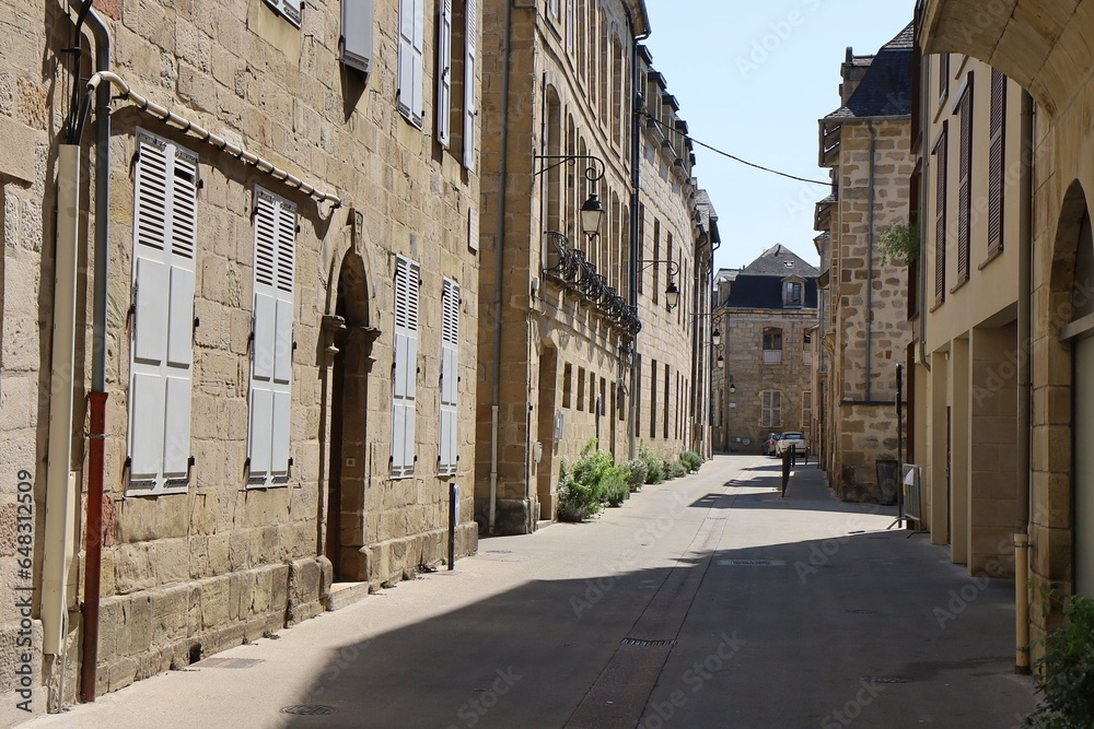 Rue typique, ville de Brive La Gaillarde, département de la Corrèze, France
