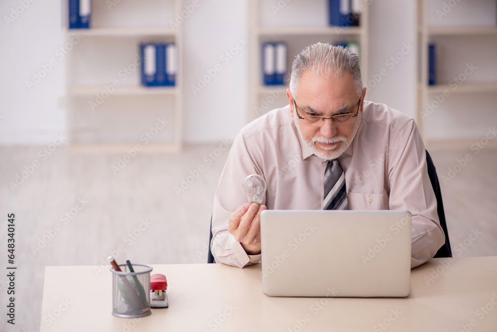Old male employee in happy idea concept